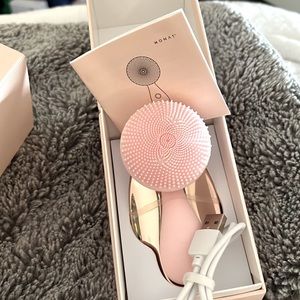 MONAT FACE EXFOLIATING BRUSH